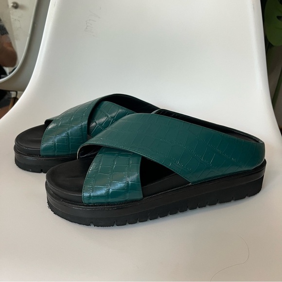 🐊 Free People Green Faux Croc Platform Slides Sz 38 | Bold Streetwear Sandals - Picture 9 of 11